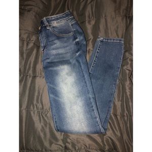 EUC Kancan light wash skinny jeans